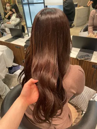 カラー Toiro 新宿所属・ハイトーン/透明感 yuinaのヘアスタイル