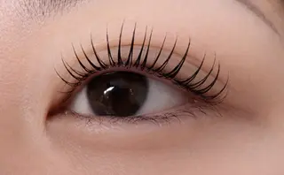 マツエク・マツパ Eyelash Salon Glück所属・佐久間 春菜のマツエク・マツパデザイン