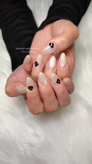 ネイル 関山 志乃のネイルデザイン