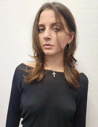 ミディアム Backbocker所属・ハイトーン/ブリーチ /デザインカラーのヘアスタイル