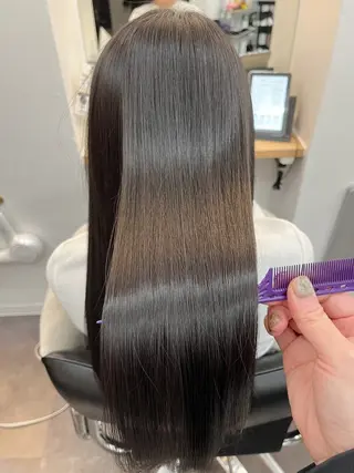 ロング カラー mai🐷髪質改善 🖤透ける暗髪🖤のヘアスタイル