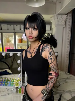 ショート SHIN レイヤー‪‪カットのヘアスタイル