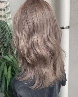 ロング カラー オフホワイトアンドなんば所属・福西 洋斗のヘアスタイル