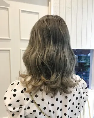 ミディアム カラー uru"所属・uru" すずきさゆりのヘアスタイル