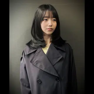 ミディアム 彩名/透明感カラー/ レイヤーカットのヘアスタイル