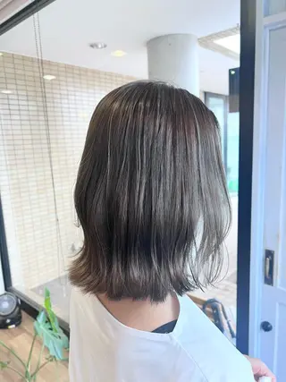 ミディアム カラー ツキダテ ユイのヘアスタイル
