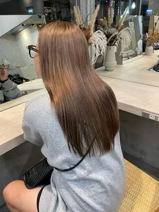 ロング カラー ネイル マツエク・マツパ アイブロウ ⭐ハイトーンブリーチ ミルクティーピンクのヘアスタイル