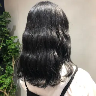 セミロング カラー 荒木 依莉亜のヘアスタイル