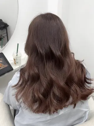 セミロング ELLA所属・村上 奈南のヘアスタイル