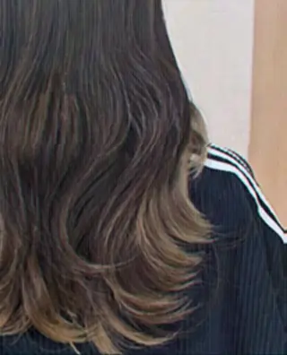 セミロング カラー 吉田 恋々音のヘアスタイル