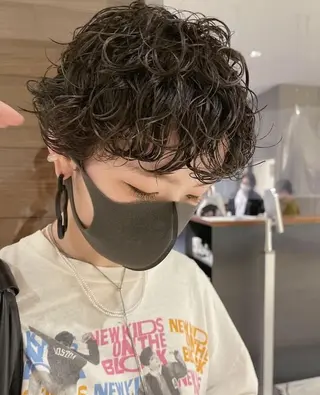 ショート パーマ ラフィスヘアー オウスケのヘアスタイル