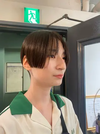 ショート 梅田ハイトーン チダ ヒナノのヘアスタイル