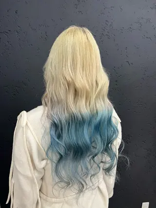 ロング ハイトーンケアカラー コト👱🏻‍♀️のヘアスタイル