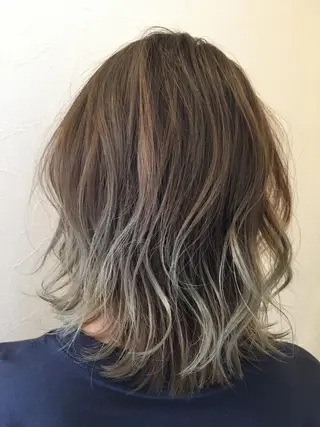 ショート カラー ヘアアレンジ IVY joure Suzu.のヘアスタイル