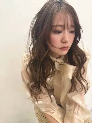 ロング カラー 💛🤍U too e’s 鎌倉🧸のヘアスタイル