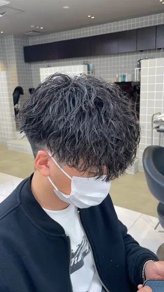 ミディアム パーマ ヘアアレンジ メンズ 艶カラー の達人のヘアスタイル