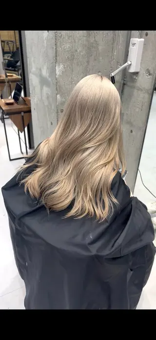 ロング カラー KAEDE🌺Wカ ラー/ホワイトカラーのヘアスタイル