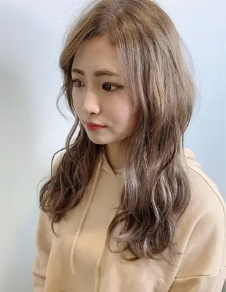 ロング カラー アールバイニーナ所属・R by NINA アールバイニーナのヘアスタイル