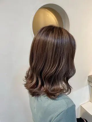 ミディアム カラー 赤星 さえのヘアスタイル