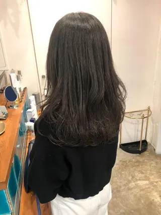 ロング カラー MIOベージュカラー 柔らかいカラーのヘアスタイル