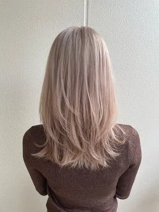 セミロング カラー lulu.表参道所属・似合わせレイヤー✨️ RIEのヘアスタイル