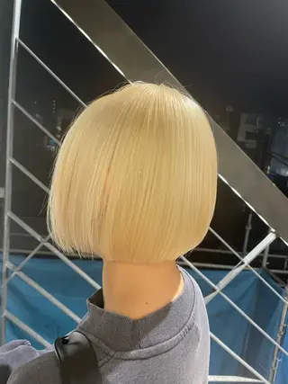ショート カラー 透明感ブリーチ ハイトーンウエダのヘアスタイル