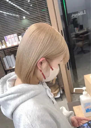 ショート カラー SALOWIN柏Suite所属・ブリーチ毛の縮毛矯正 ハイトーン/岡本智樹のヘアスタイル