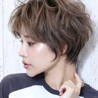 ショート ブリーチなしダブル/ レイヤーカット 小棹のヘアスタイル