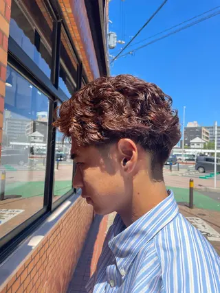 ショート パーマ メンズ 皆尾 忠位のヘアスタイル