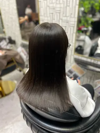 セミロング 瀧下 唯のヘアスタイル