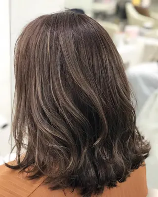 ミディアム カラー 西野 美空🍊のヘアスタイル