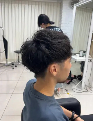 ショート カラー パーマ メンズ 【シャドウパーマ センターパート】義心のヘアスタイル