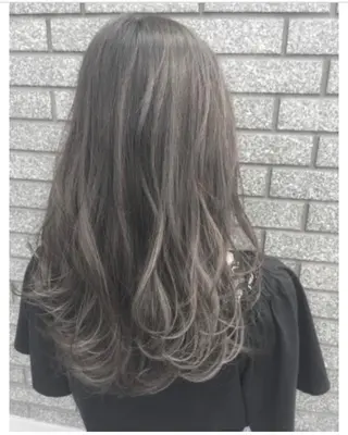 ロング カラー 奥谷 美代子のヘアスタイル