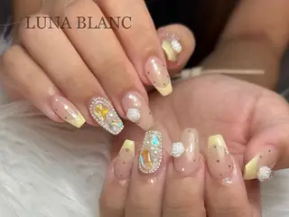 ミディアム nail LUNA BLANCのネイルデザイン