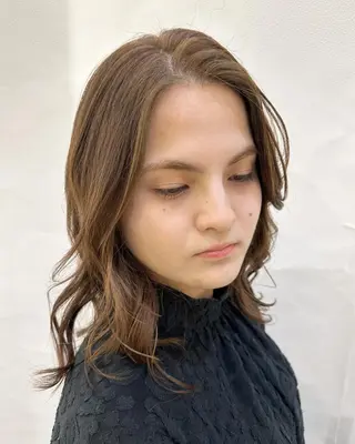 ミディアム カラー 内田温子大人女性 ハイライト、ボブのヘアスタイル