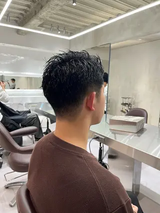 ショート soen所属・⚡メンズパーマフ ェードカットTomyのヘアスタイル