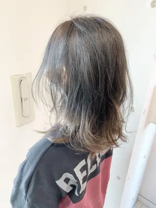 セミロング カラー パーマ 白髪ぼかしハイライト 柳川拓哉のヘアスタイル