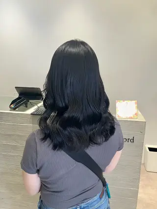 セミロング カラー サキ🤍ハイトーン 🩰くびれ巻きヘアのヘアスタイル