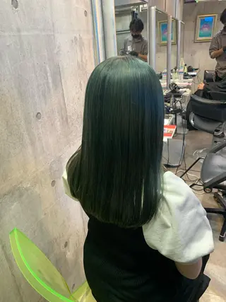 セミロング カラー ハイトーン/メンズ/ ウルフ特化   小松のヘアスタイル