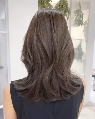 セミロング 中西 榛菜のヘアスタイル