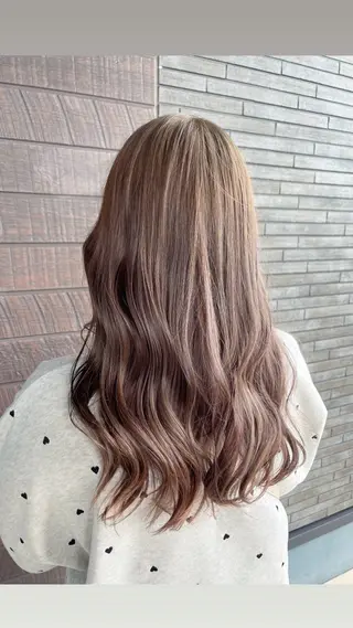 ロング カラー シャドールーツ earth　深川愛実のヘアスタイル