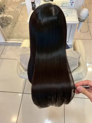 ロング 縮毛矯正🌀 SARAのヘアスタイル