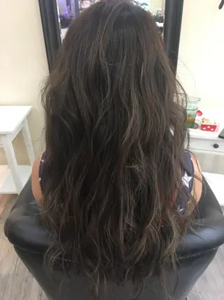 ロング カラー 鶴見 和美のヘアスタイル