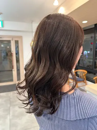 ミディアム カラー 立川 芽依のヘアスタイル