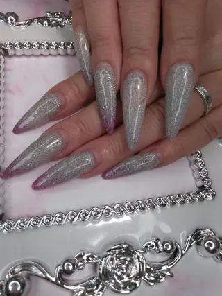 ネイル エステとネイル ローズコンフォートのネイルデザイン