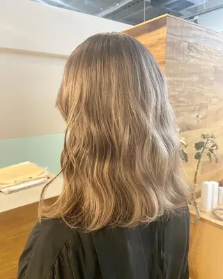 セミロング 林 優花のヘアスタイル