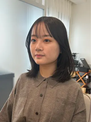 ショート オリーブ/アッシュ やわらか透明感カラーのヘアスタイル