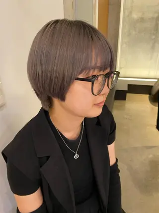 ショート カラー ベージュカラー🐑 レイヤー🤎塚原優芽のヘアスタイル