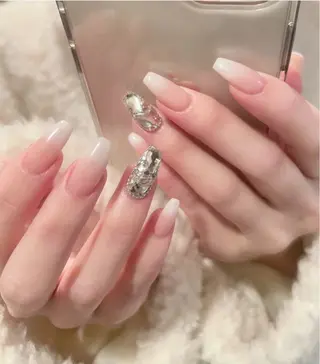 ネイル Lina nail所属・Luna 池袋のネイルデザイン