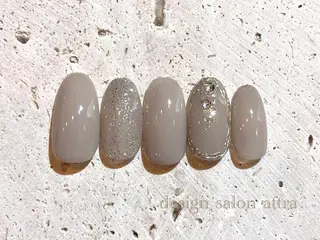 ネイル 根津 綾子のネイルデザイン
